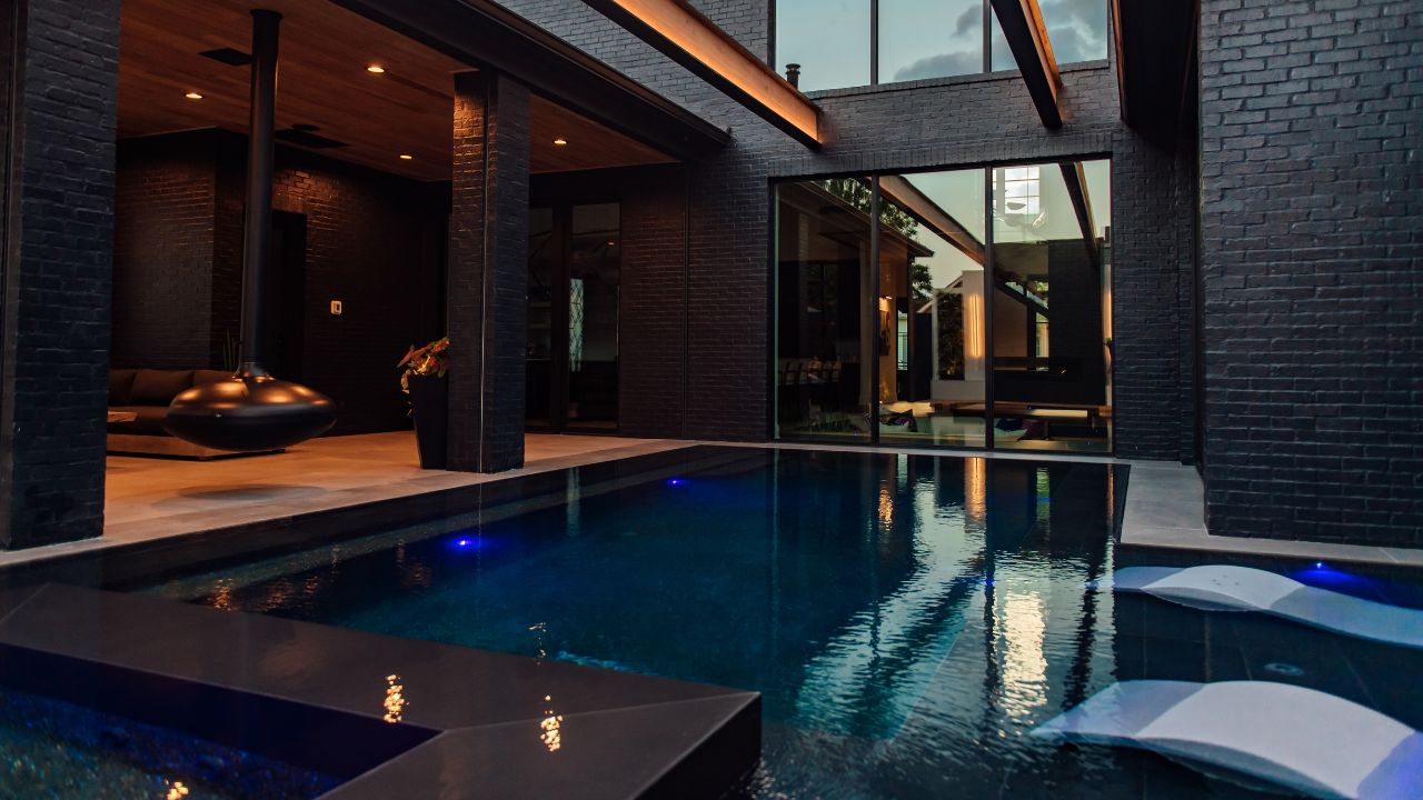 Rouzan House - Pools in Baton Rouge