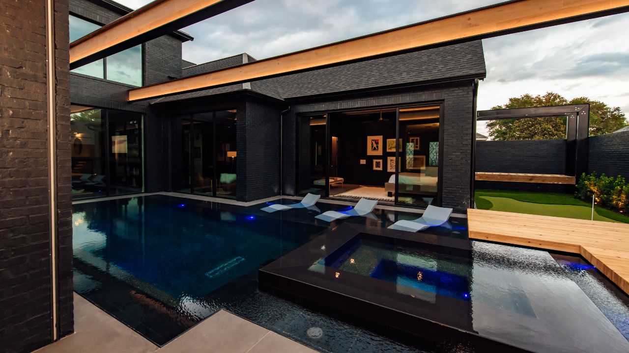 Rouzan House - Pools in Baton Rouge