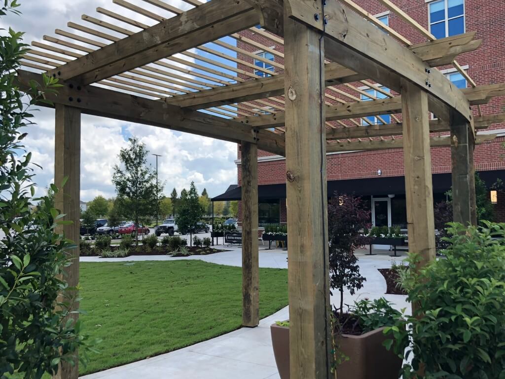 AMERICANA COURTYARD - Outdoor Spaces